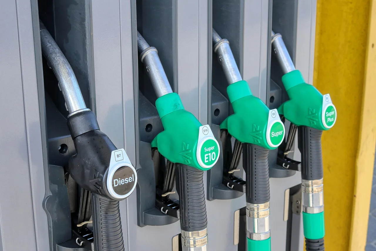 Maharashtra Fuel Shortages Spark Political Row Over Government's 'Double-Engine' Claims