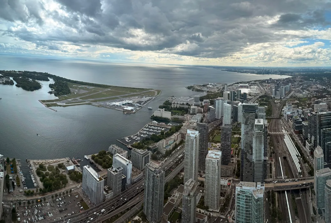 Billy Bishop Airport Expansion Threatens 94,000 Toronto Homes, Report Warns