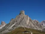 Intesa Sanpaolo lanza una oferta de 35.300 millones de dólares por Monte dei Paschi di Siena, desatando una guerra de ofertas